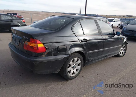 2004 BMW 325Xi z USA, uszkodzony, nr VIN WBAEU334X4PF61636
